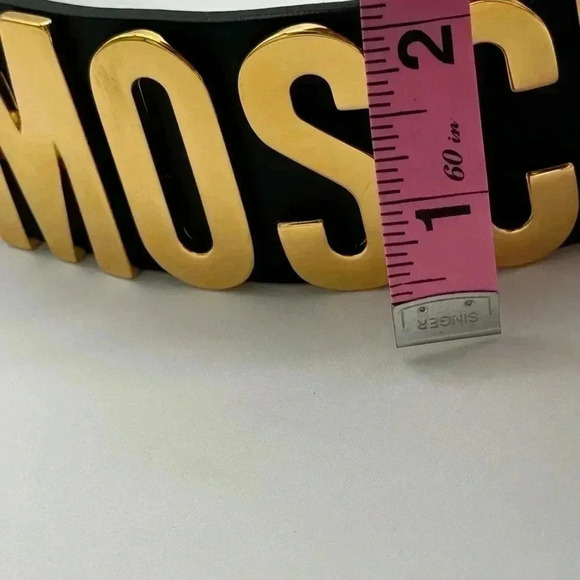 BNWT Not your typical Moschino belt. This is a LARGE MOSCHINO Waist Belt Size 42 - Picture 7 of 13